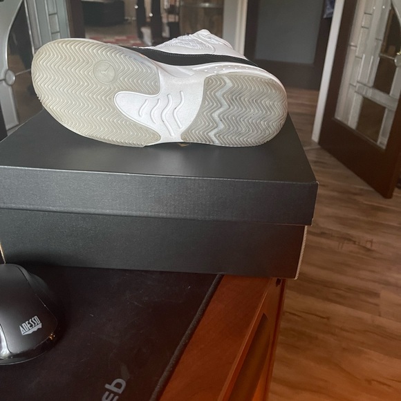 Air Jordan max aura2 youth size 4 - Picture 4 of 8